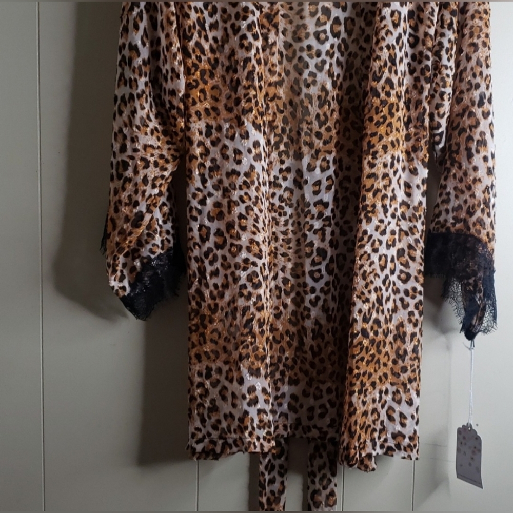 - Angela Leopard Print Robe - In Bloom by Jonquil - Picture 3 of 11
